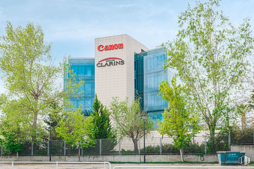 Oficina en alquiler en Edificio Villar, Avenida Europa, 6, Alcobendas, Madrid, 28108 con edificio, cielo, durante el día, nube, árbol, bloque de pisos, diseño urbano, condominio, barrio y zona residencial alrededor