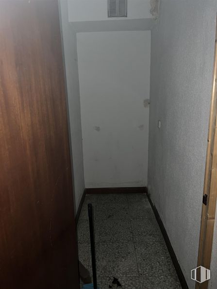 Local en venta en Calle San Lamberto, 13, Ciudad Lineal, Madrid, 28017 con puerta, accesorio, asa, suelo, suelos, madera, casa, gas, techo y edificio alrededor