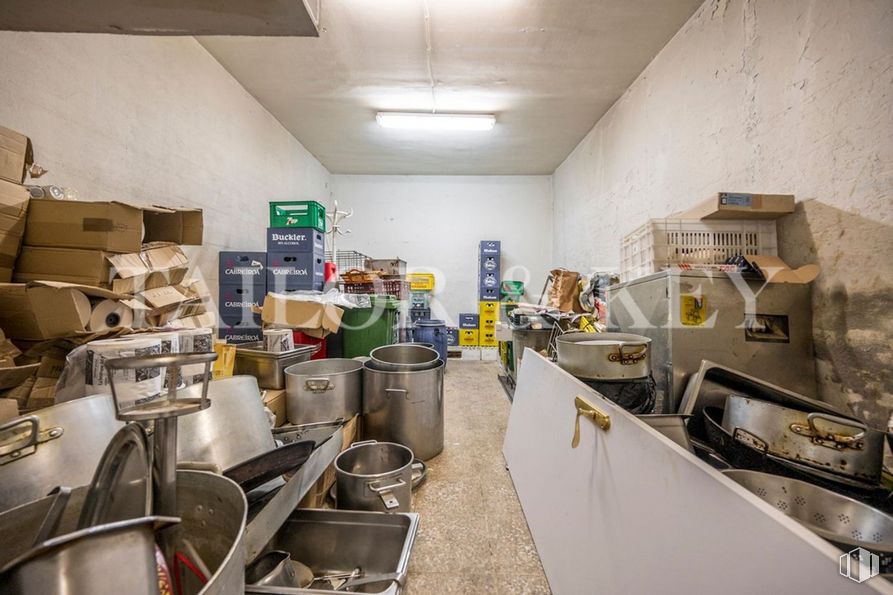 Local en venta en Calle Orense, Tetuán, Madrid, 28020 con interiorismo, cocina, aparato de cocina, ebanistería, suelo, encimera, accesorios de fontanería, edificio, grifo y suelos alrededor