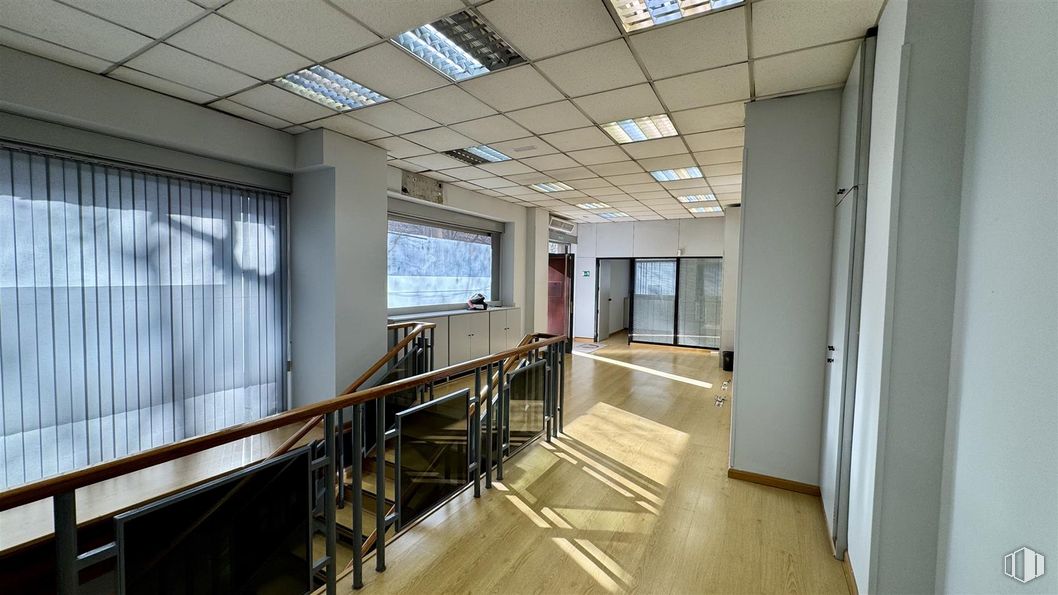 Local en alquiler en Paseo Castellana, 192, Chamartín, Madrid, 28046 con ventana, suelos, interiorismo, techo, suelo, arquitectura, alumbrado, vidrio, material compuesto y hall alrededor