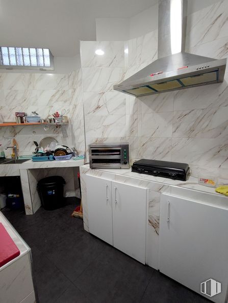 Local en venta en Calle Goya, Collado Villalba, Madrid, 28400 con horno microondas, ventana, aparato de cocina, ebanistería, horno, electrodoméstico, encimera, suelos, electrodoméstico y cocina alrededor