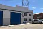 Industrial for rent at Calle Atienza, 10, Fuenlabrada, Madrid, 28946 with car, building, door, tire, sky, wheel, land vehicle, cloud, vehicle and window around