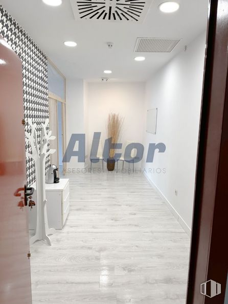 Oficina en venta en Calle Alfonso Gómez, San Blas - Canillejas, Madrid, 28037 con accesorio, interiorismo, edificio, madera, suelo, suelos, hall, vidrio, techo y casa alrededor