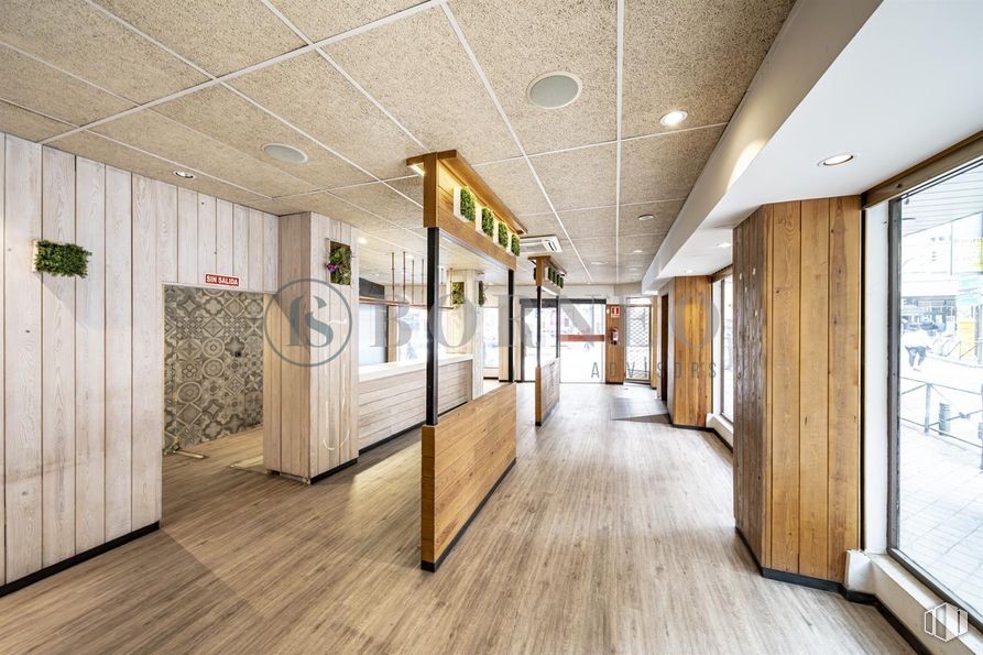 Retail for sale & for rent at Calle Jerónima Llorente, 1, Tetuán, Madrid, 28039 with wood, flooring, floor, wood flooring, ceiling, plank, composite material, hardwood, glass and wood stain around