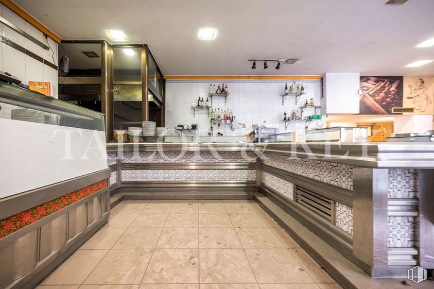 Local en venta en Calle Orense, Tetuán, Madrid, 28020 con encimera, alumbrado, interiorismo, suelos, suelo, pared, edificio, inmobiliario, madera y casa alrededor