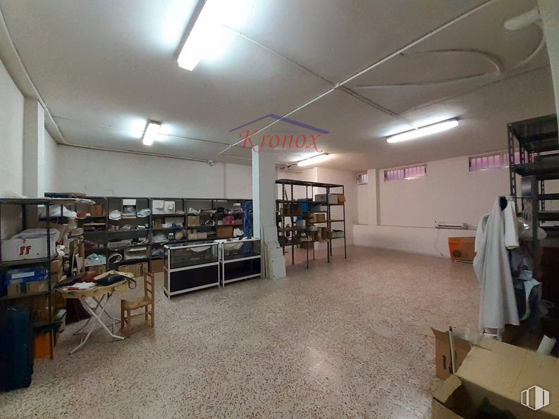 Retail for sale & for rent at Calle Esperanza García, Villa de Vallecas, Madrid, 28031 with table, box, lighting, furniture, bookcase, shelf, shelving, chair, flooring and floor around