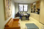 Office for sale at Calle Serrano, Chamartín, Madrid, 28016 with couch, chair, window, table, furniture, building, interior design, bookcase, fixture and wood around