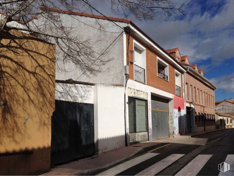 Suelo en venta en Calle Espada, Meco, Madrid, 28880 con puerta, casa, cielo, ventana, nube, planta, edificio, superficie de carretera, madera y accesorio alrededor