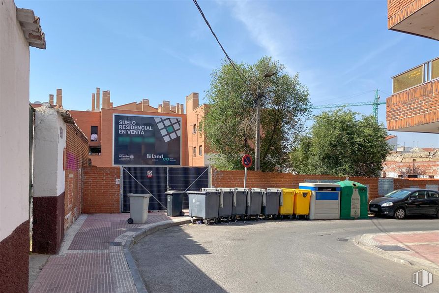 Suelo en venta en Calle Sal, 32, Parla, Madrid, 28980 con coche, edificio, propiedad, cielo, nube, superficie de la carretera, asfalto, vehículo, diseño urbano y árbol alrededor