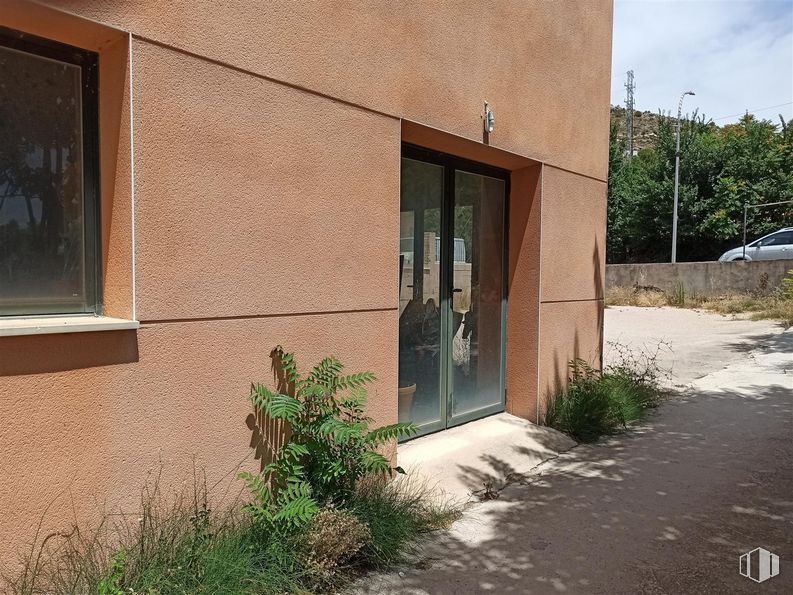 Local en alquiler en Casco urbano, Albalate de Zorita, Guadalajara, 19117 con ventana, puerta, planta, accesorio, arquitectura, superficie de la carretera, sombra, madera, barrio y zona residencial alrededor