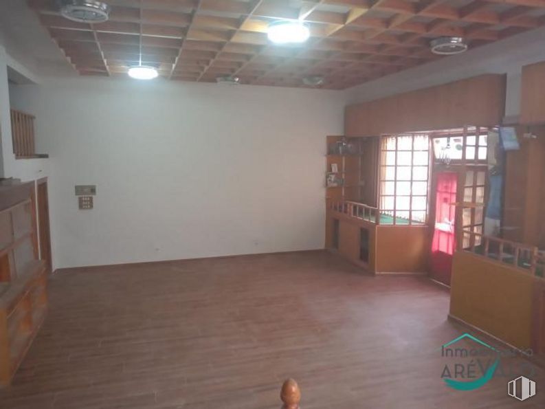 Local en alquiler y venta en Centro urbano, Arévalo, Ávila, 05200 con edificio, madera, interiorismo, suelos, suelo, hall, tinte para madera, casa, madera dura y inmobiliario alrededor