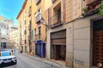 Retail for sale at Calle Chapinería, Toledo, 45001 with car, building, vehicle, window, road surface, residential area, urban design, road, sky and alley around