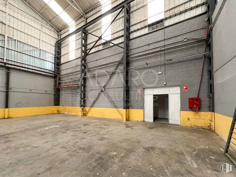 Industrial for sale & for rent at Zona industrial, Valdemoro, Madrid, 28343 with building, asphalt, composite material, wood, flooring, hall, concrete, road surface, beam and metal around