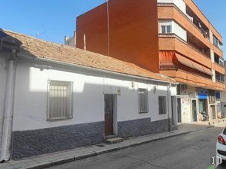 Suelo en venta en Calle Valladolid, 19, Alcobendas, Madrid, 28100 con ventana, coche, casa, puerta, cielo, edificio, vehículo, accesorio, fachada y diseño urbano alrededor