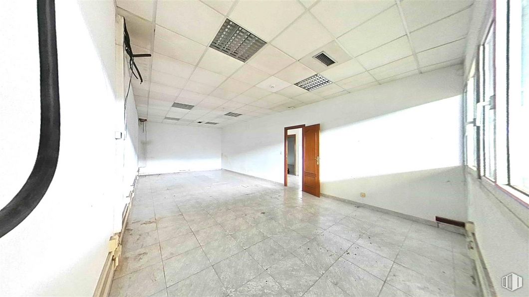 Office for sale at Calle Francisco Aritio, Guadalajara, 19004 with door, fixture, hall, flooring, composite material, ceiling, wood, concrete, space and glass around