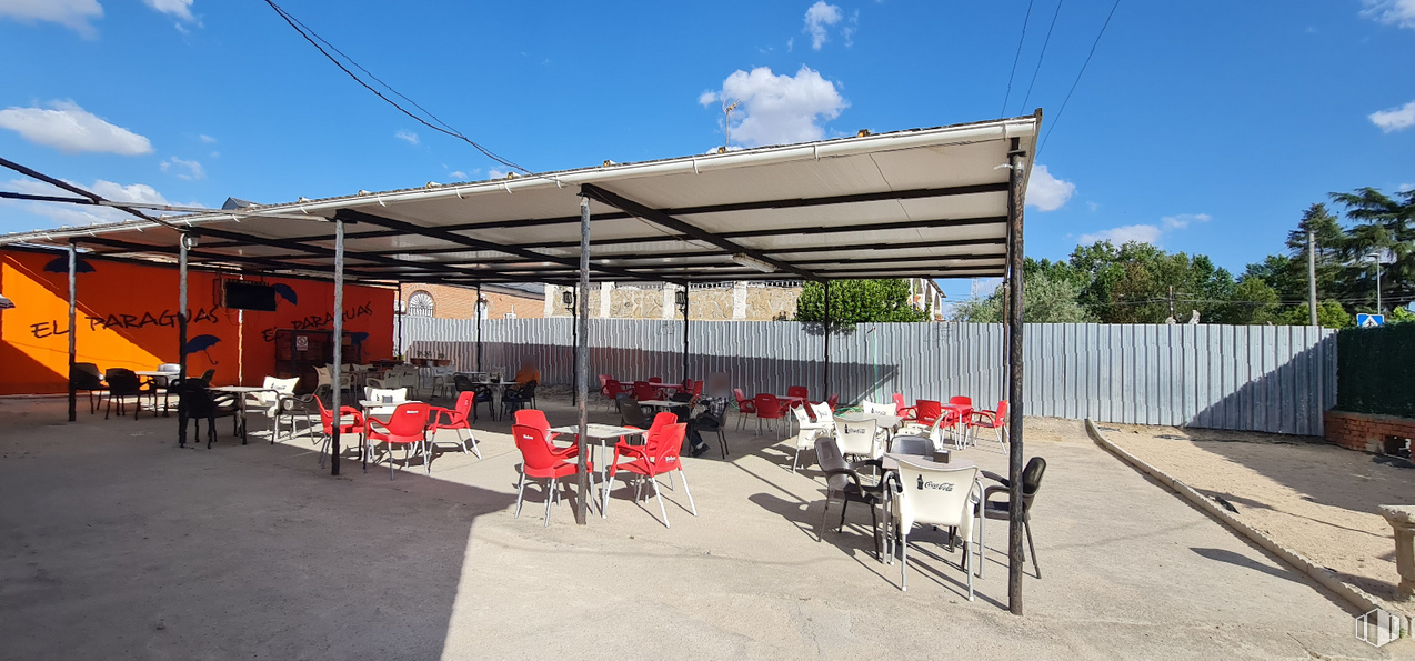 Retail for sale & for rent at Calle Lagartera, Escalona, Toledo, 45910 with sky, furniture, cloud, table, chair, shade, outdoor furniture, outdoor table, plant and leisure around