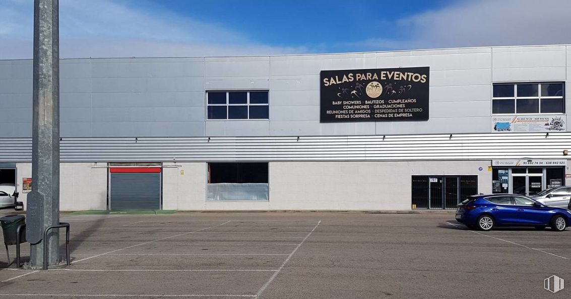 Local en alquiler en Carretera San Martín de La Vega, Pinto, Madrid, 28320 con ventana, nube, cielo, propiedad, neumático, azul, rueda, asfalto, neumático de automoción y fachada alrededor