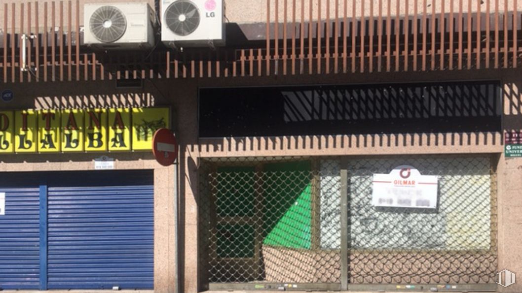 Retail for sale at Zona Centro, Collado Villalba, Madrid, 28400 with window blind, fence, font, gas, facade, technology, tints and shades, mesh, audio equipment and composite material around