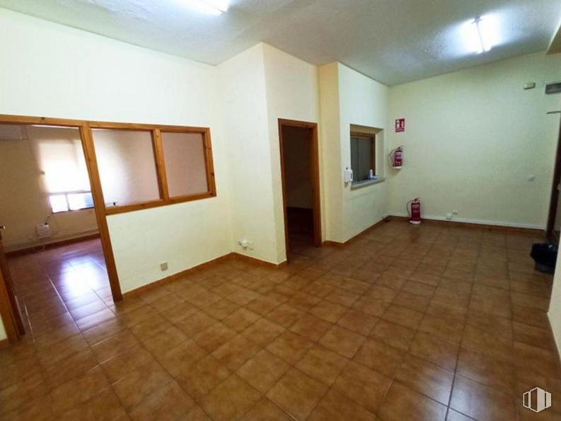 Office for rent at Carretera Capuchinos, Toledo, 45001 with window, door, fixture, wood, hall, flooring, floor, house, material property and hardwood around