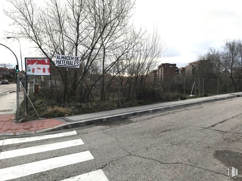 Land for sale at Casco Antiguo de Vicálvaro, Vicálvaro, Madrid, 28032 with traffic sign, sky, plant, infrastructure, cloud, road surface, tree, asphalt, thoroughfare and zebra crossing around