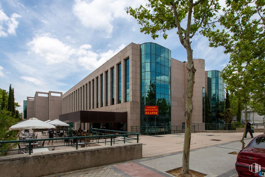 Oficina en alquiler en Edificio Azasol, Calle Chile, 8, Las Rozas de Madrid, Madrid, 28290 con edificio, coche, paraguas, luz de estacionamiento automotriz, cielo, vehículo, placa de matrícula del vehículo, nube, árbol y diseño urbano alrededor