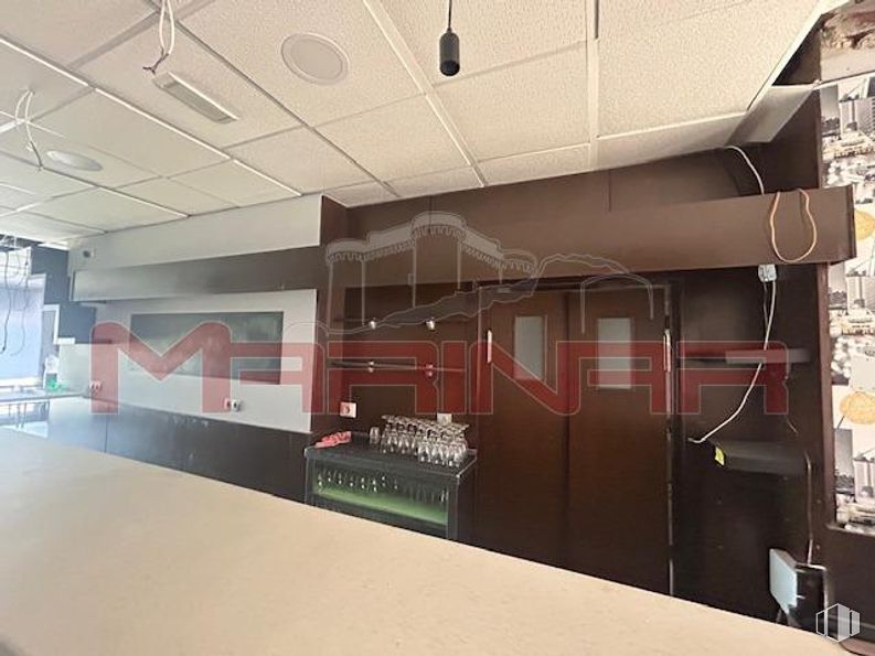 Retail for rent at Centro, Seseña, Toledo, 45223 with countertop, home appliance, light fixture, kitchen appliance, ceiling, flooring, floor, interior design, hall and transparency around