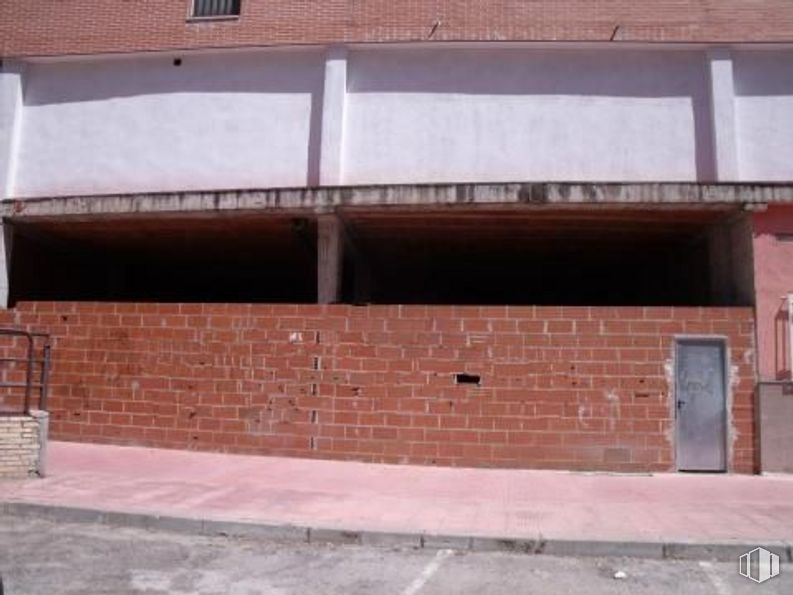 Local en venta en Zona Centro, Valdemoro, Madrid, 28340 con edificio, superficie de carretera, asfalto, ladrillo, madera, albañilería, material de construcción, rectángulo, material compuesto y accesorio alrededor