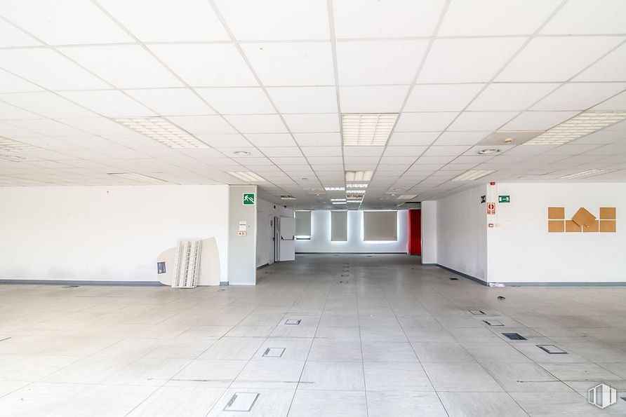 Oficina en venta en Doctor Severo Ochoa, Alcobendas, Madrid, 28100 con edificio, accesorio, pasillo, pavimento, piso, línea, pisos de baldosas, techo, simetría y vidrio alrededor