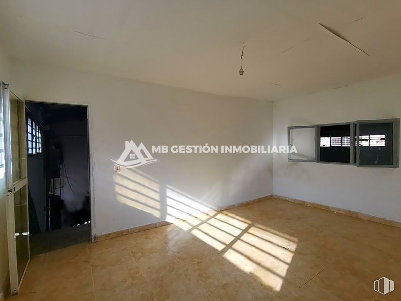 Nave en venta en Polígono Industrial Albarreja, Humanes de Madrid, Madrid, 28970 con accesorio, madera, interiorismo, sombra, suelos, suelo, pintura, hall, tinte para madera y madera dura alrededor