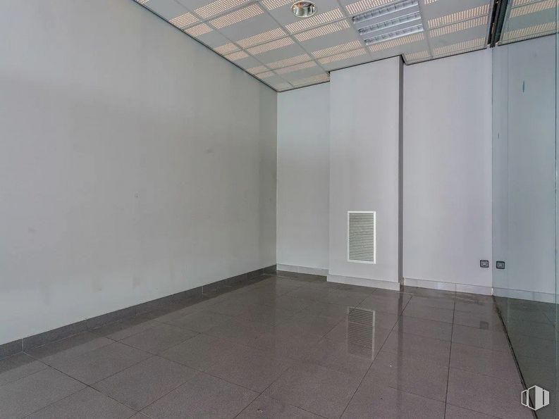 Nave en venta en Avenida Camino de lo Cortao, 6, San Sebastián de los Reyes, Madrid, 28700 con propiedad, accesorio, hall, suelo, pared, suelos, madera, edificio, techo y vidrio alrededor