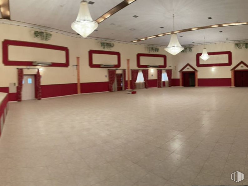 Retail for sale at Zona centro, Lillo, Toledo, 45870 with lighting, building, floor, flooring, hall, fixture, art, event, ceiling and paint around