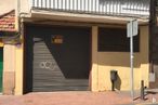 Retail for sale at Calle Polvoranca, 6, Getafe, Madrid, 28901 with door, property, building, shade, wood, neighbourhood, wall, facade, residential area and tints and shades around