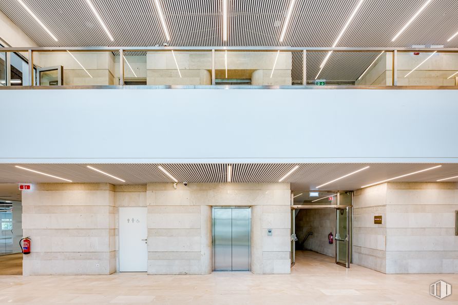 Oficina en alquiler en Elcano, Calle Severo Ochoa, 2, Las Rozas de Madrid, Madrid, 28230 con propiedad, edificio, madera, arquitectura, diseño de interiores, sombra, piso, suelo, línea y pasillo alrededor