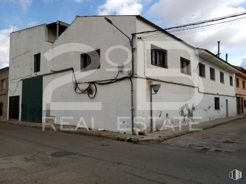 Industrial for sale at Casco urbano, La Puebla de Almoradiel, Toledo, 45840 with house, window, cloud, sky, building, asphalt, urban design, facade, landscape and tree around