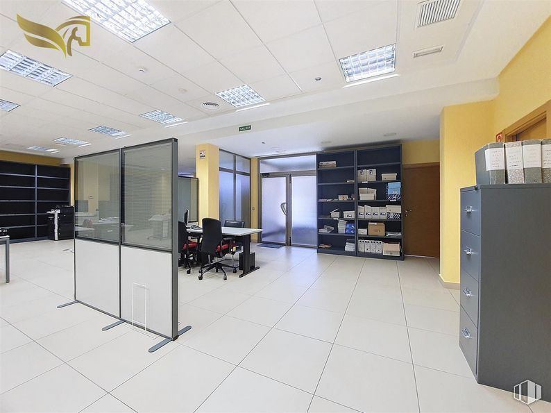 Office for sale at Calle Vega, Torrijos, Toledo, 45500 with filing cabinet, interior design, fixture, floor, building, flooring, wall, ceiling, commercial building and tile flooring around