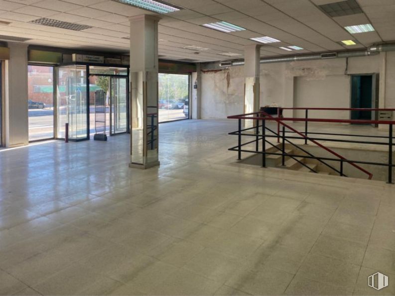 Local en venta en Casco urbano, Fuenlabrada, Madrid, 28945 con hall, accesorio, suelo, suelos, madera, material de construcción, techo, evento, material compuesto y edificio alrededor