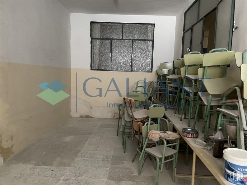 Retail for sale at Zona La Fortuna, Leganés, Madrid, 28917 with chair, packaged goods, window, property, interior design, floor, flooring, fixture, ceiling and building around