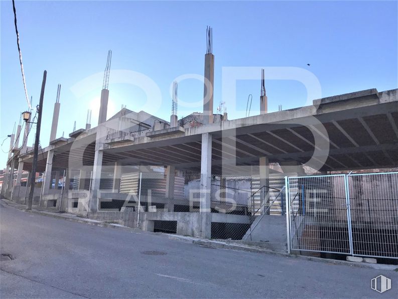 Suelo en venta en Travesía Barrio Alto, 11, Belmonte de Tajo, Madrid, 28390 con edificio, cielo, superficie de carretera, nube, asfalto, luz de la calle, área residencial, puente, carretera y ciudad alrededor