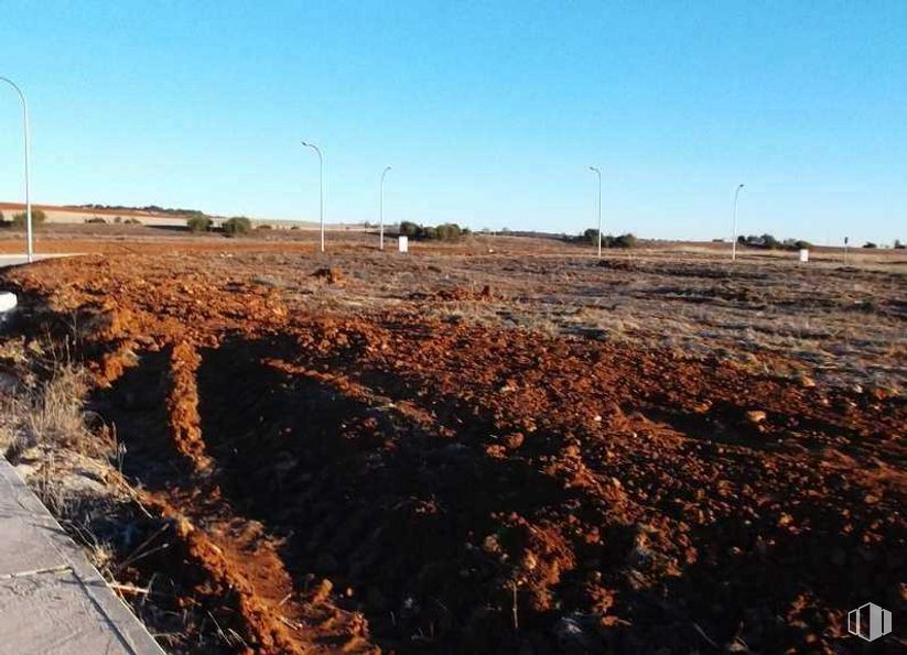 Suelo en venta en Calle Vega del Bornova, Quer, Guadalajara, 19209 con cielo, ecorregión, árbol, lote de terreno, asfalto, pendiente, luz de la calle, paisaje, hierba y horizonte alrededor