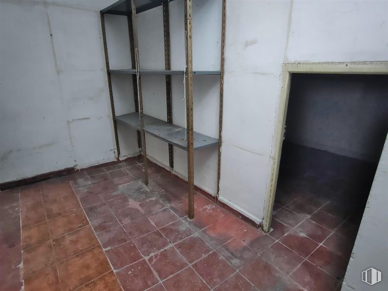 Local en venta en Calle Cavanilles, Retiro, Madrid, 28007 con estantería, madera, suelos, suelo, accesorio, rectángulo, material compuesto, gas, madera dura y suelo de baldosas alrededor