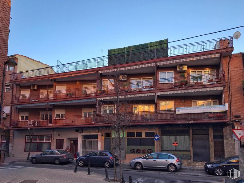 Local en venta en Calle Villaverde, 28, Getafe, Madrid, 28902 con coche, edificio, neumático, cielo, rueda, ventana, vehículo, arquitectura, diseño urbano y barrio alrededor