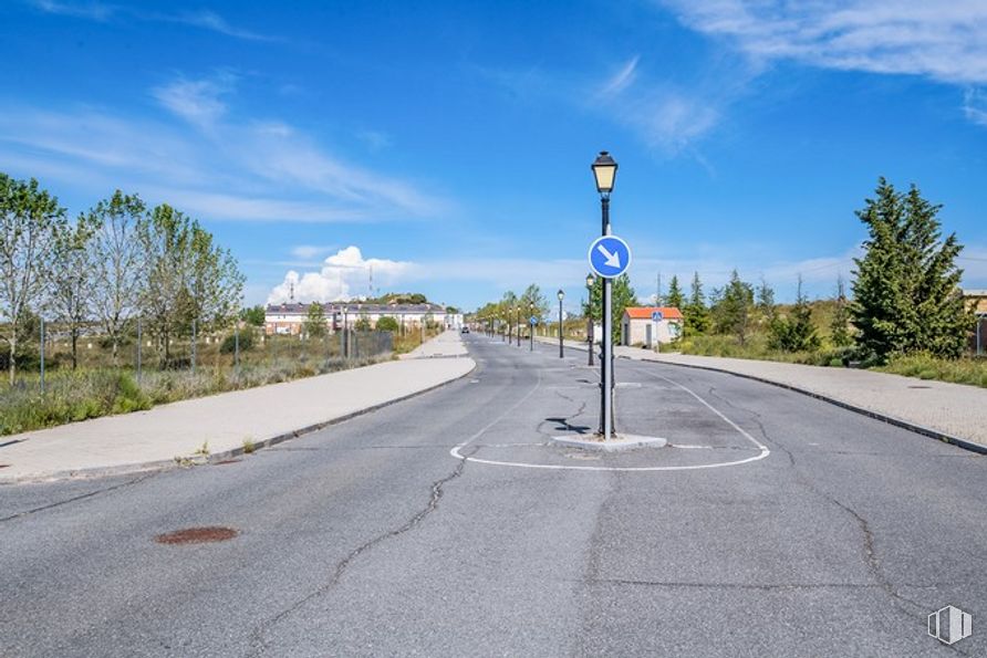 Land for sale at Calle Lisboa, Ávila, 05004 with cloud, sky, plant, tree, road surface, asphalt, land lot, natural landscape, thoroughfare and tar around