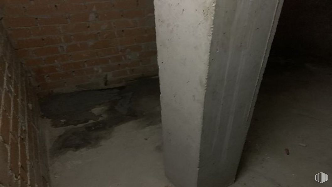 Local en alquiler y venta en Calle Narciso Martínez Cabezas, 14 B, Collado Villalba, Madrid, 28400 con gas, material compuesto, material de construcción, hormigón, madera, cilindro, ladrillo, mortero, yeso y columna alrededor