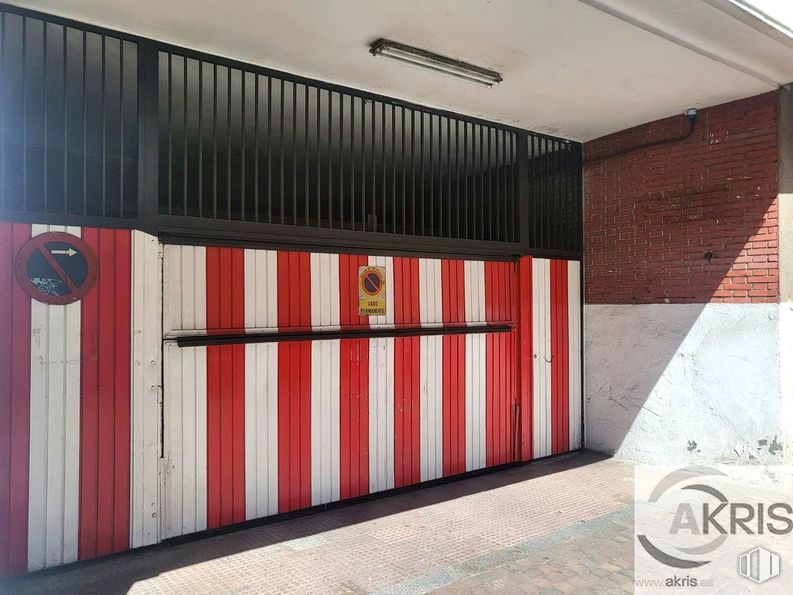 Local en venta en Plaza España, 11, Leganés, Madrid, 28911 con edificio, accesorio, sombra, madera, interiorismo, suelo, puerta, suelos, propiedad material y exterior del automóvil alrededor