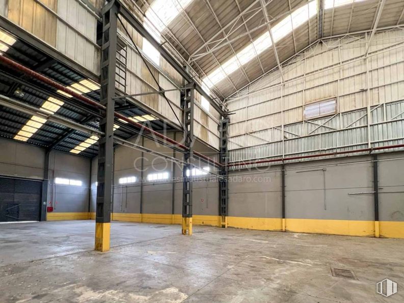 Industrial for sale & for rent at Zona industrial, Valdemoro, Madrid, 28343 with building, beam, wood, hall, ceiling, composite material, flooring, metal, warehouse and steel around