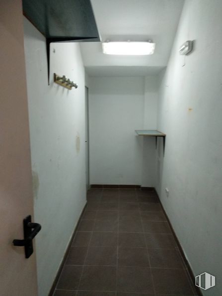 Retail for sale & for rent at Calle Brunete, 5, Fuenlabrada, Madrid, 28945 with door handle, lighting, fixture, building, floor, flooring, material property, house, wood and ceiling around