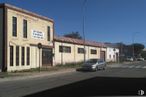 Industrial for sale at Calle Cormoranes, 24, Pinto, Madrid, 28320 with car, building, automotive parking light, sky, window, street light, vehicle, plant, asphalt and road surface around