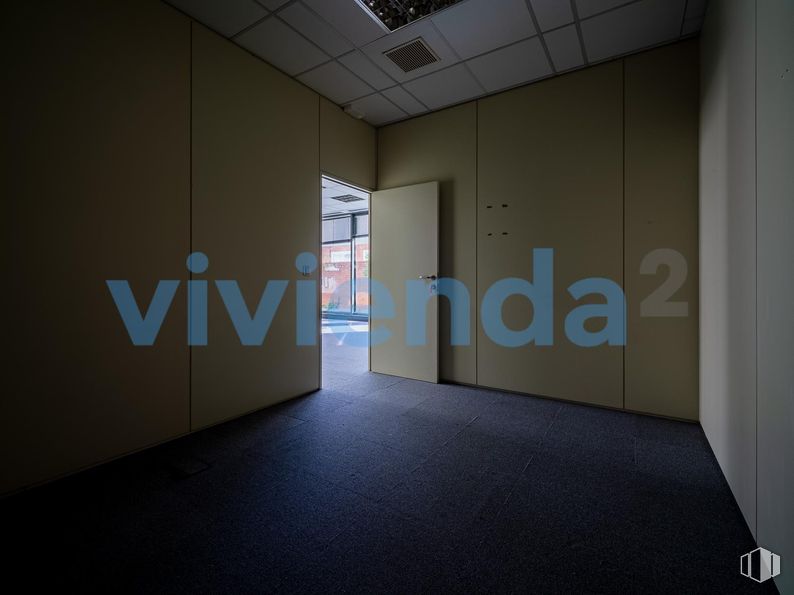 Oficina en venta en Zona San Blas, San Blas - Canillejas, Madrid, 28037 con suelos, suelo, techo, interiorismo, vidrio, suelo de baldosas, transparencia, limpieza, azulejo y hall alrededor