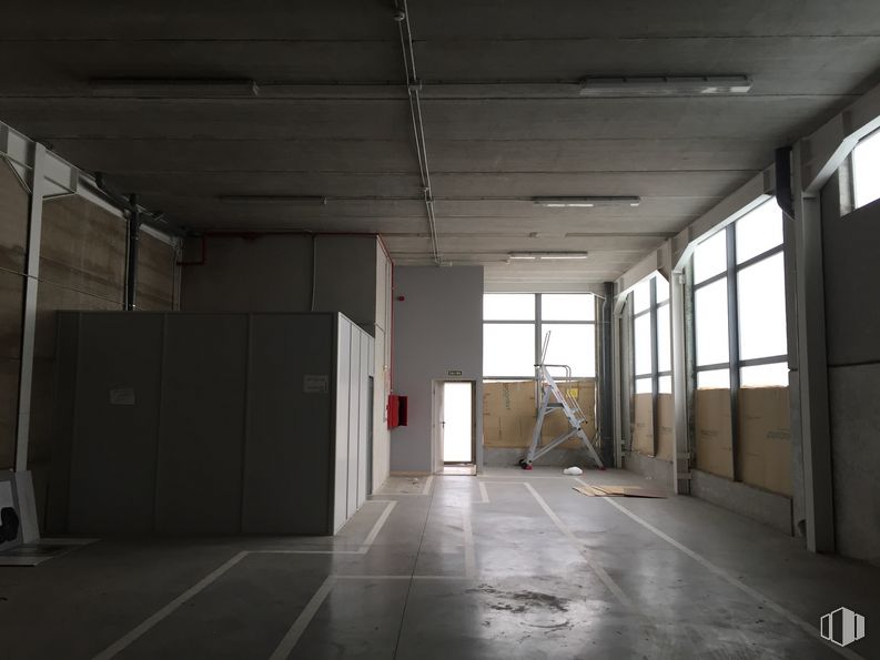 Industrial for sale at Calle Río Jarama, 132, Toledo, 45006 with cabinetry, fixture, hall, building, flooring, floor, ceiling, concrete, city and space around