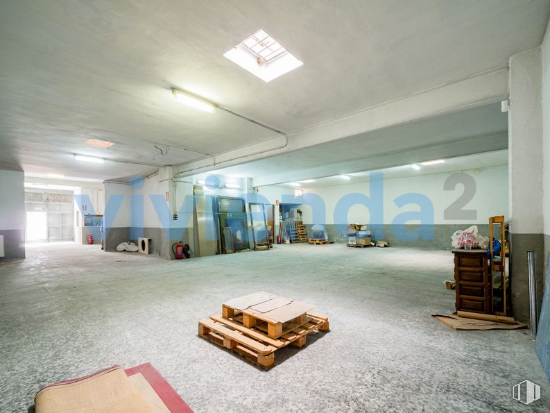 Local en venta en Calle Francisco del Pozo, Fuencarral - El Pardo, Madrid, 28034 con mueble, suelos, suelo, hall, edificio, madera, publicación, techo, habitación y ciudad alrededor